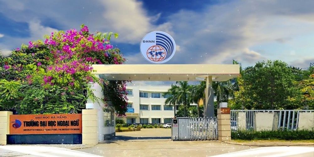 Trao Giấy chứng nhận kiểm định chất lượng chương trình đào tạo Trường Đại học Ngoại ngữ - Đại học Đà Nẵng